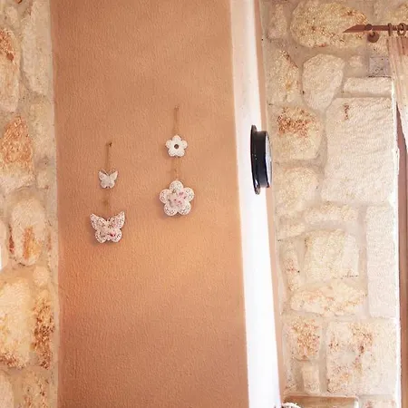 Helen's Stone House * Siviri