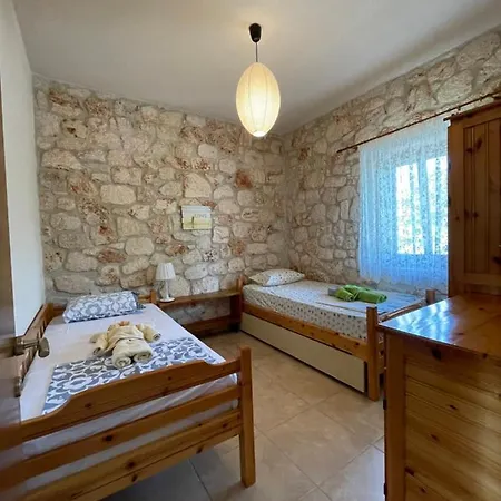 Helen's Stone House * Siviri