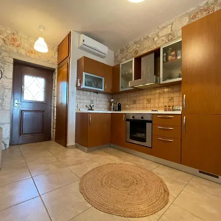 Apartment Helen's Stone House Siviri