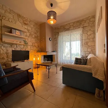 Helen's Stone House شقة