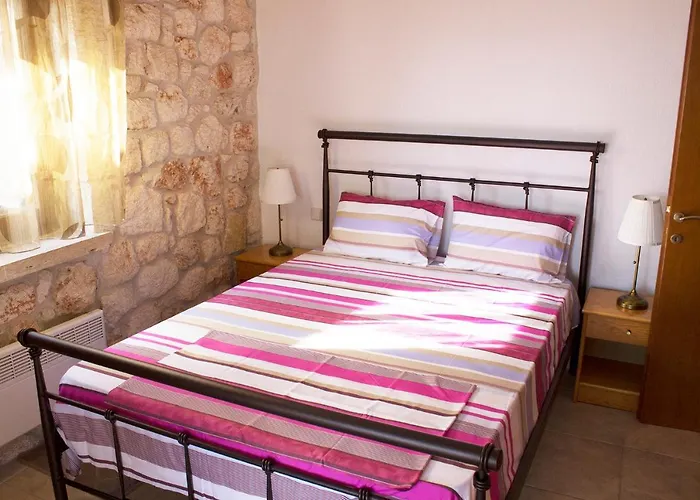 Helen's Stone House דירה סיווירי