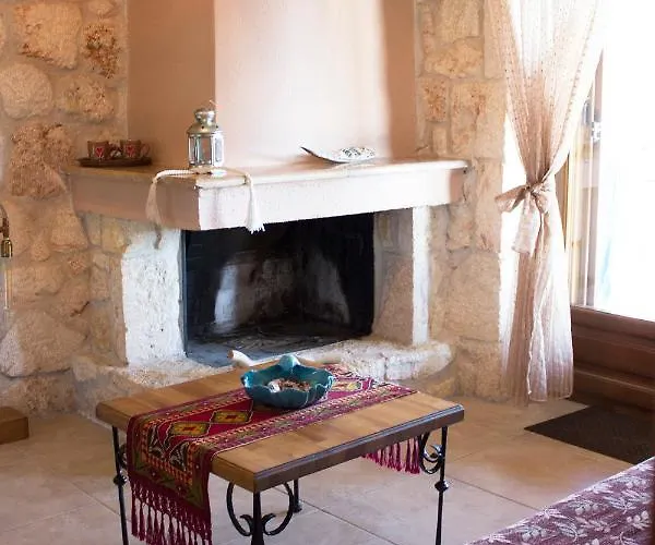 Helen's Stone House סיווירי