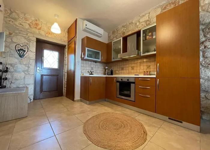 דירה Helen's Stone House סיווירי