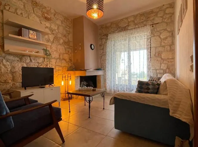 Helen's Stone House דירה