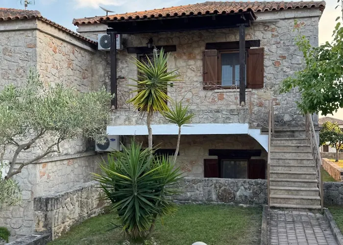 דירה Helen's Stone House *