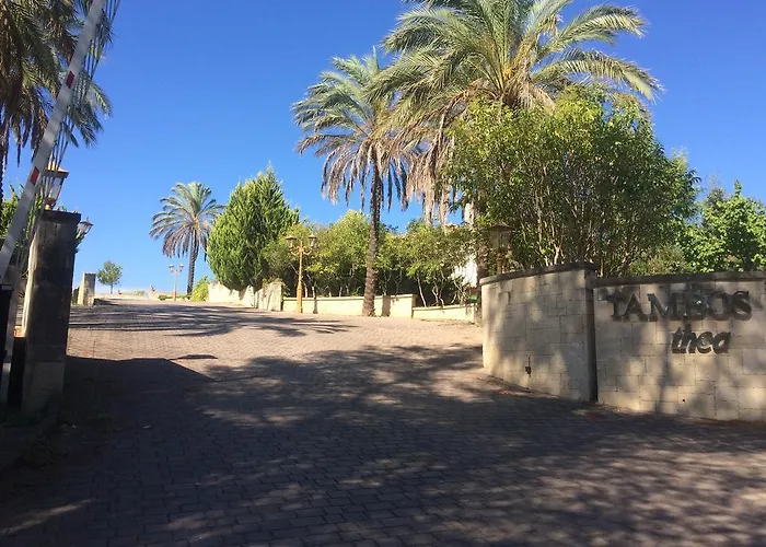 דירה Helen's Stone House *