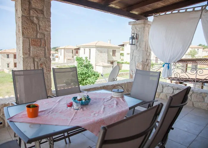 Helen's Stone House דירה *
