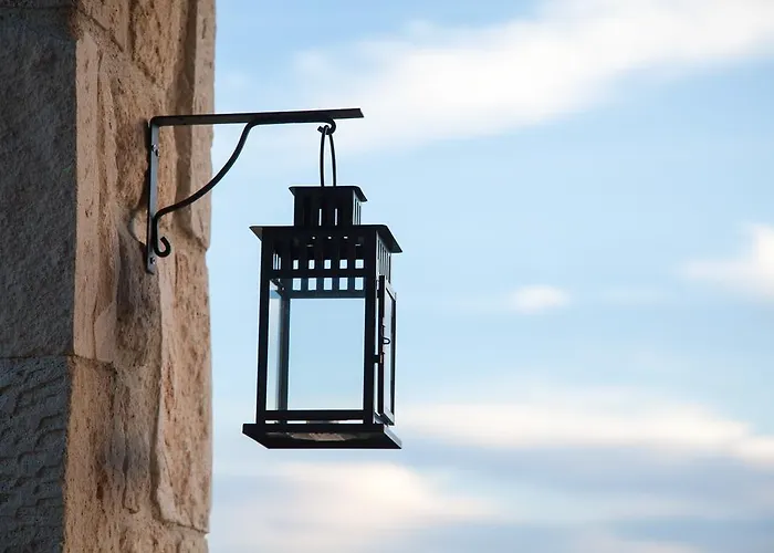 Helen's Stone House דירה *