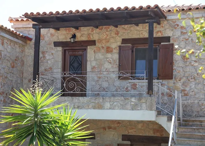 Helen's Stone House * סיווירי